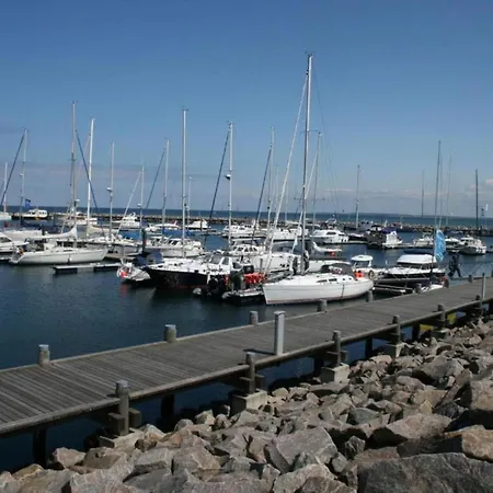 Apartment Landhauswohnung In Kroepelin Mit Grossem Garten *