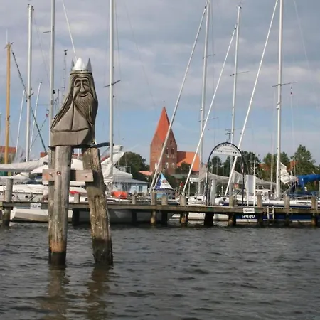 Landhauswohnung In Kroepelin Mit Grossem Garten Apartment *