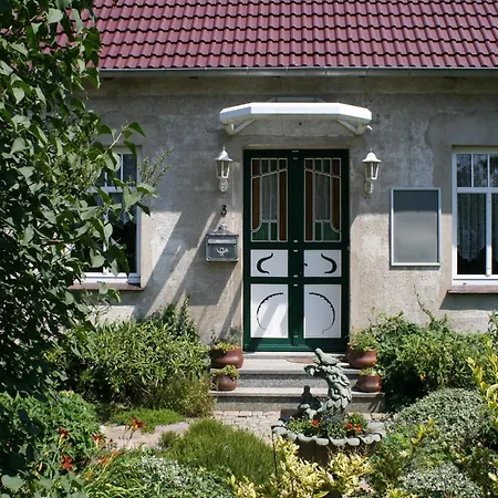 Apartment Landhauswohnung In Kroepelin Mit Grossem Garten