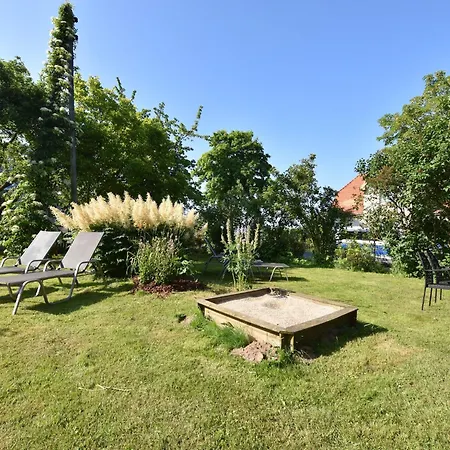 Appartement Landhauswohnung In Kroepelin Mit Grossem Garten