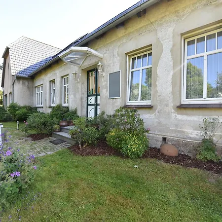 Landhauswohnung In Kroepelin Mit Grossem Garten Appartement Boldenshagen