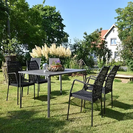 Landhauswohnung In Kroepelin Mit Grossem Garten *