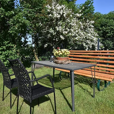Landhauswohnung In Kroepelin Mit Grossem Garten * Boldenshagen